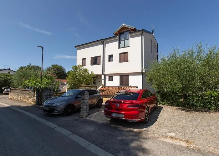 Lovely In With Wifi Apartman Poreč