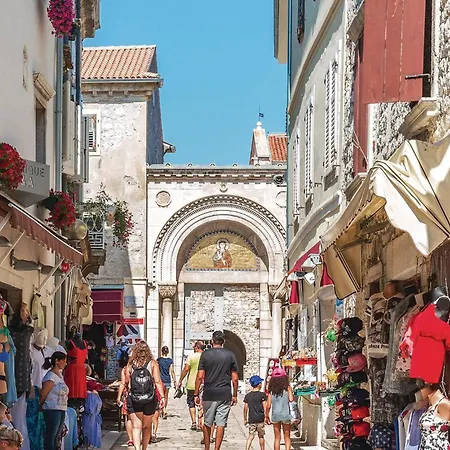 Lovely In With Wifi Apartman Poreč