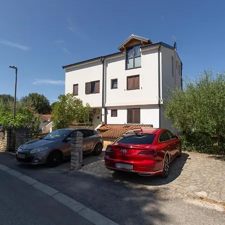 Lovely In With Wifi Apartman Poreč