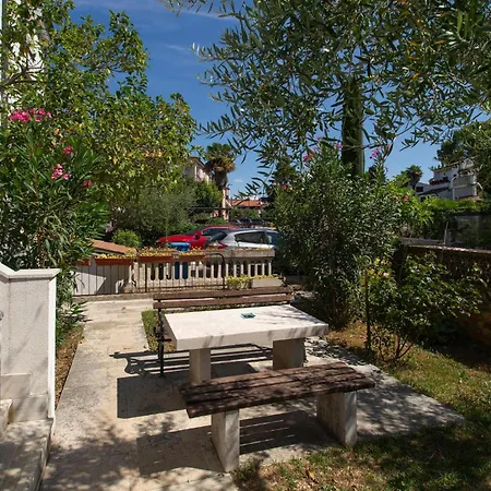 Apartment Cozy In With Wifi Porec